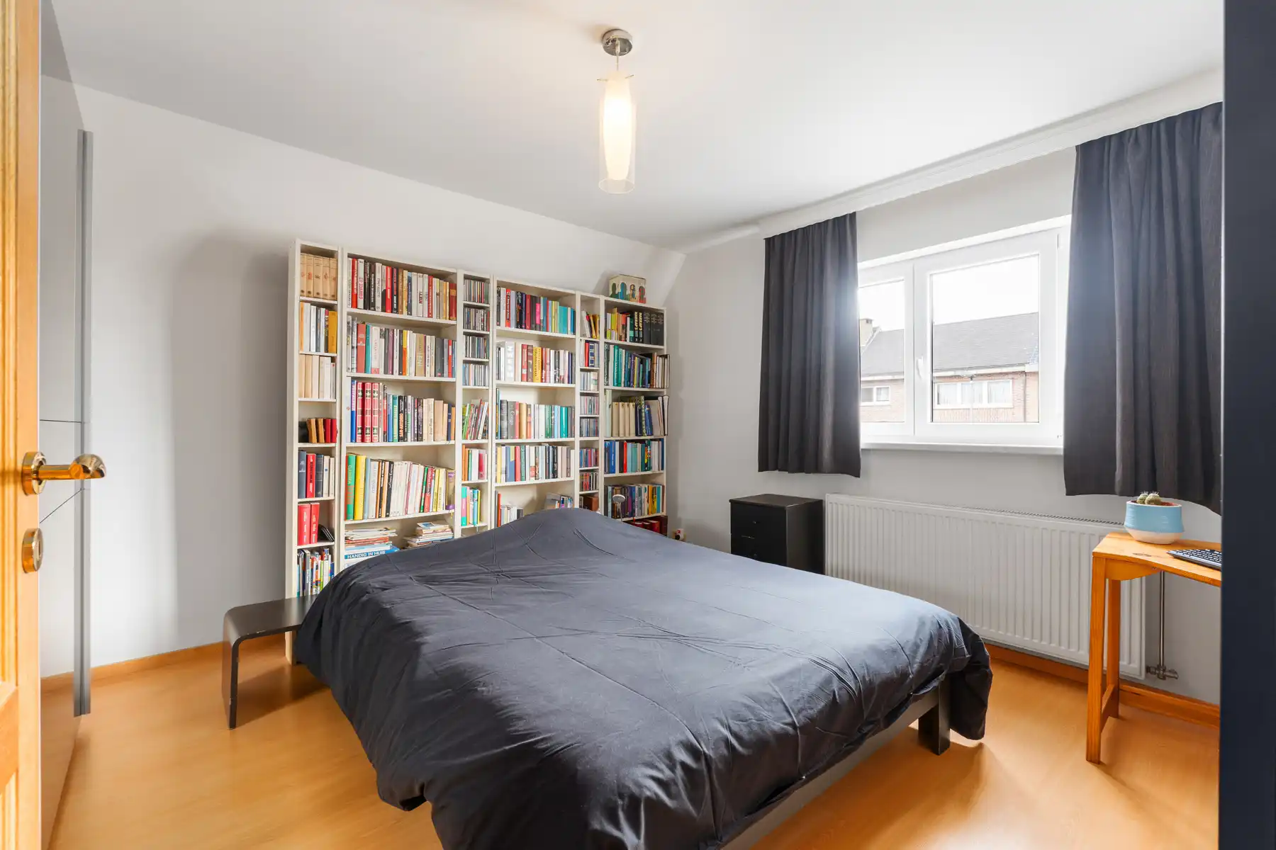 Gezinswoning met 2 slaapkamers, zolder, grote tuin en garage foto 20