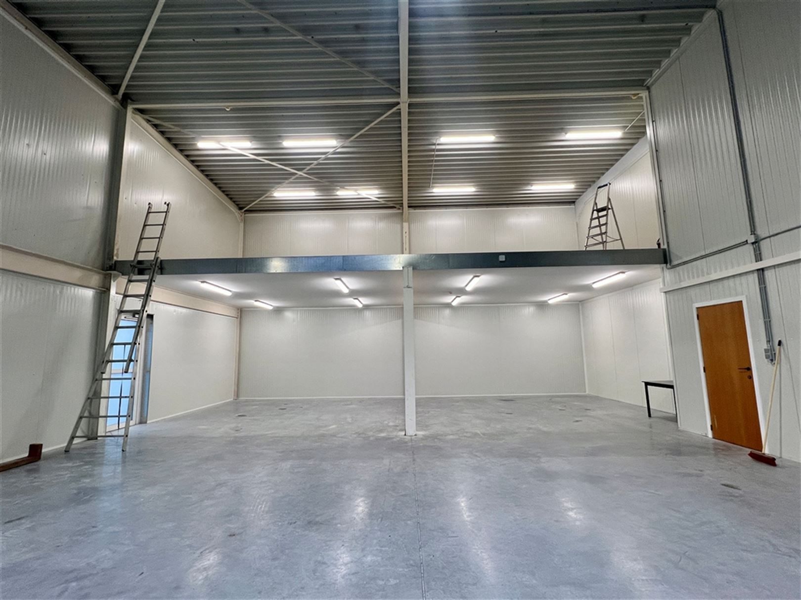 Nieuwbouw magazijn met kantoren in Lokeren foto 4