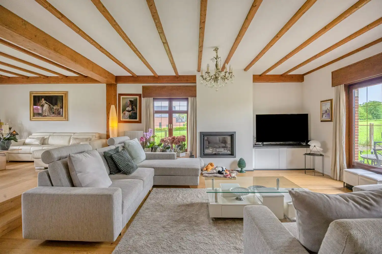 Statige en uitzonderlijk ruime woning op prachtig perceel met uniek groen uitzicht foto 5