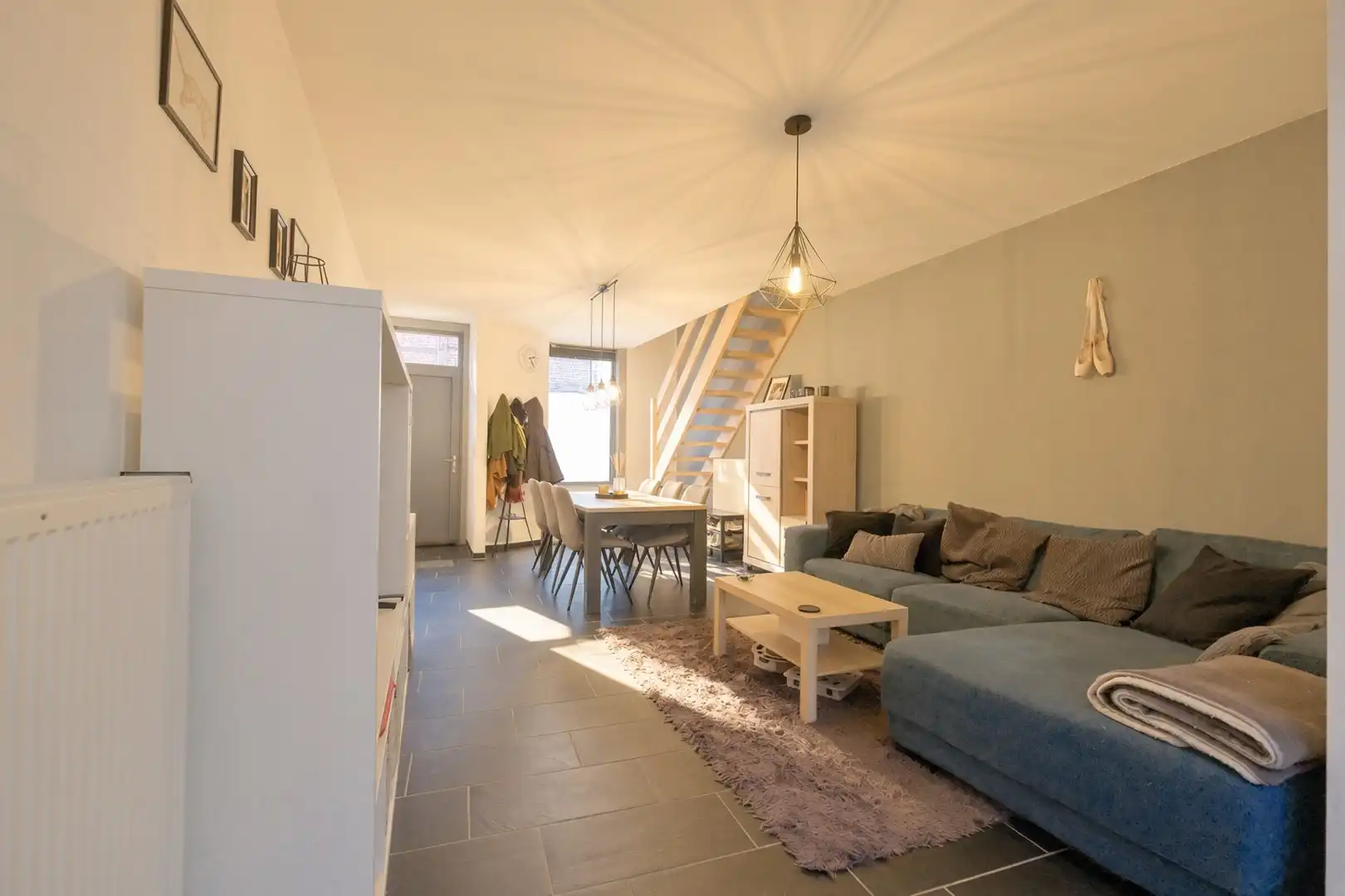 Roeselare - Woning met 2 slpks, ruime badkamer en terras! foto 3