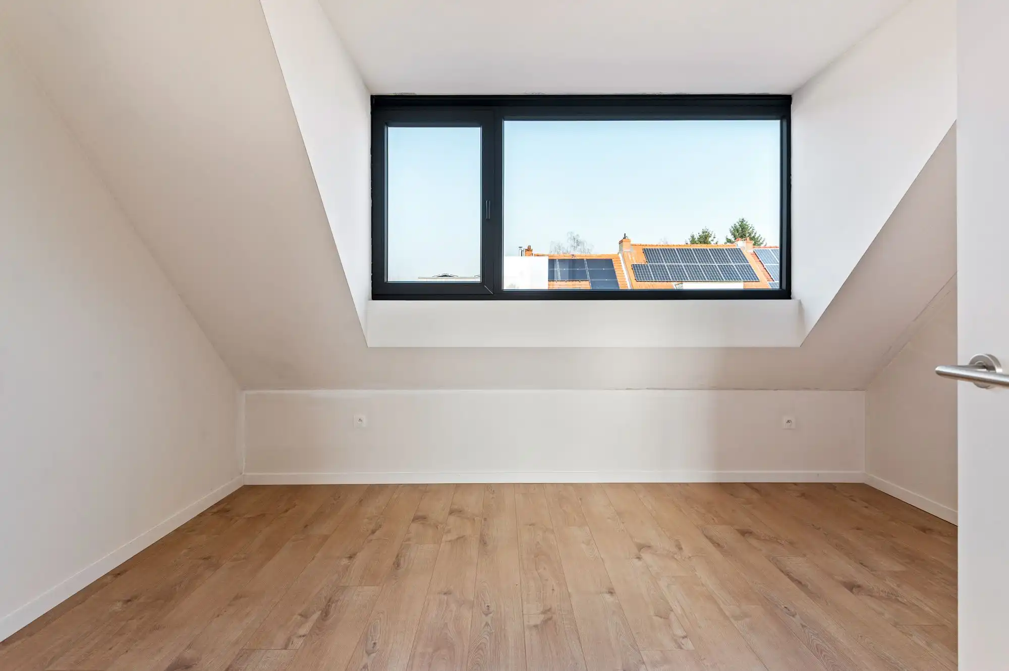 Energiezuinige gezinswoning met garage en zonnige tuin nabij centrum Ekeren! foto 24