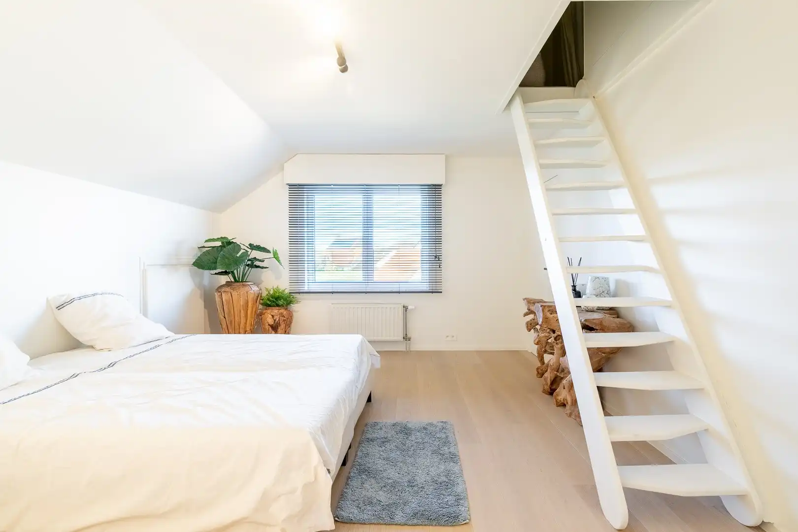 Alleenstaande villa met 4 slaapkamers in een residentiële omgeving. foto 31