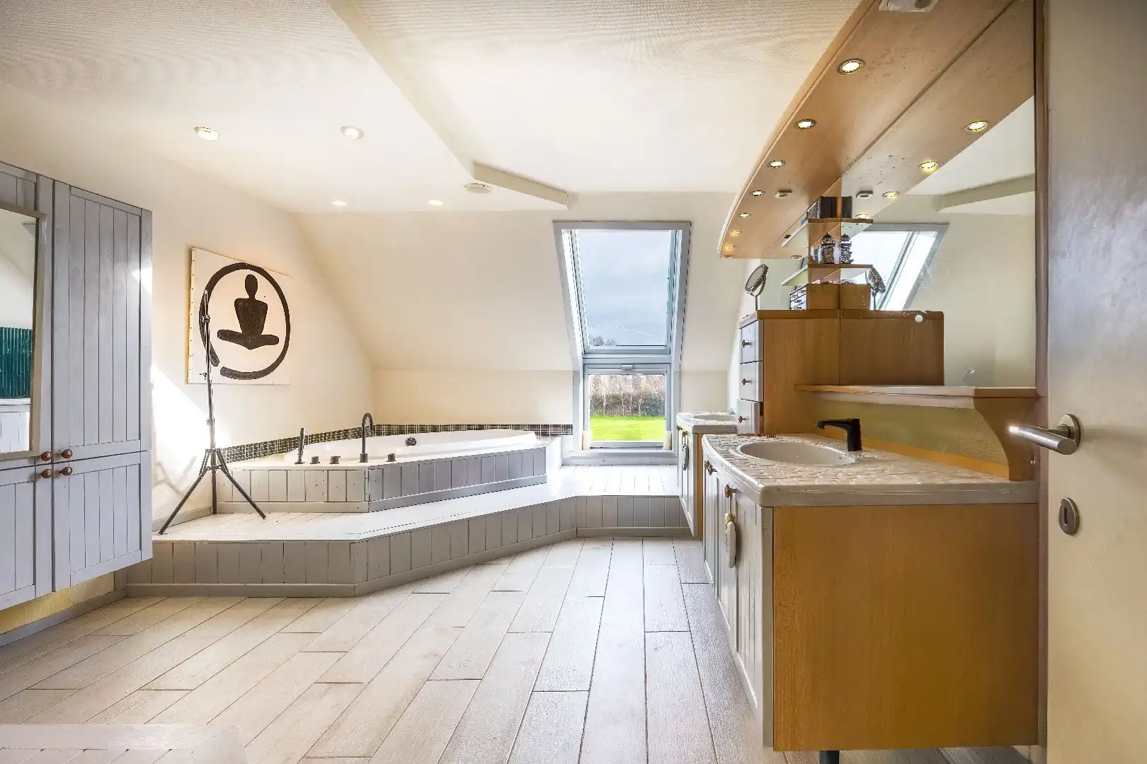 Prachtige woning met dubbele garage en tuin  foto 27