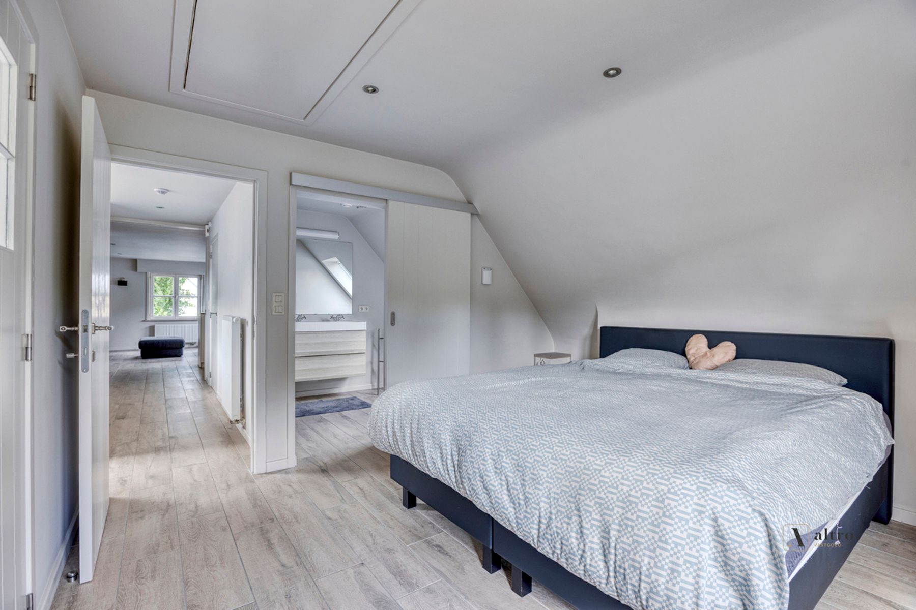 Prachtige en instapklare villa in landelijke stijl  foto 13