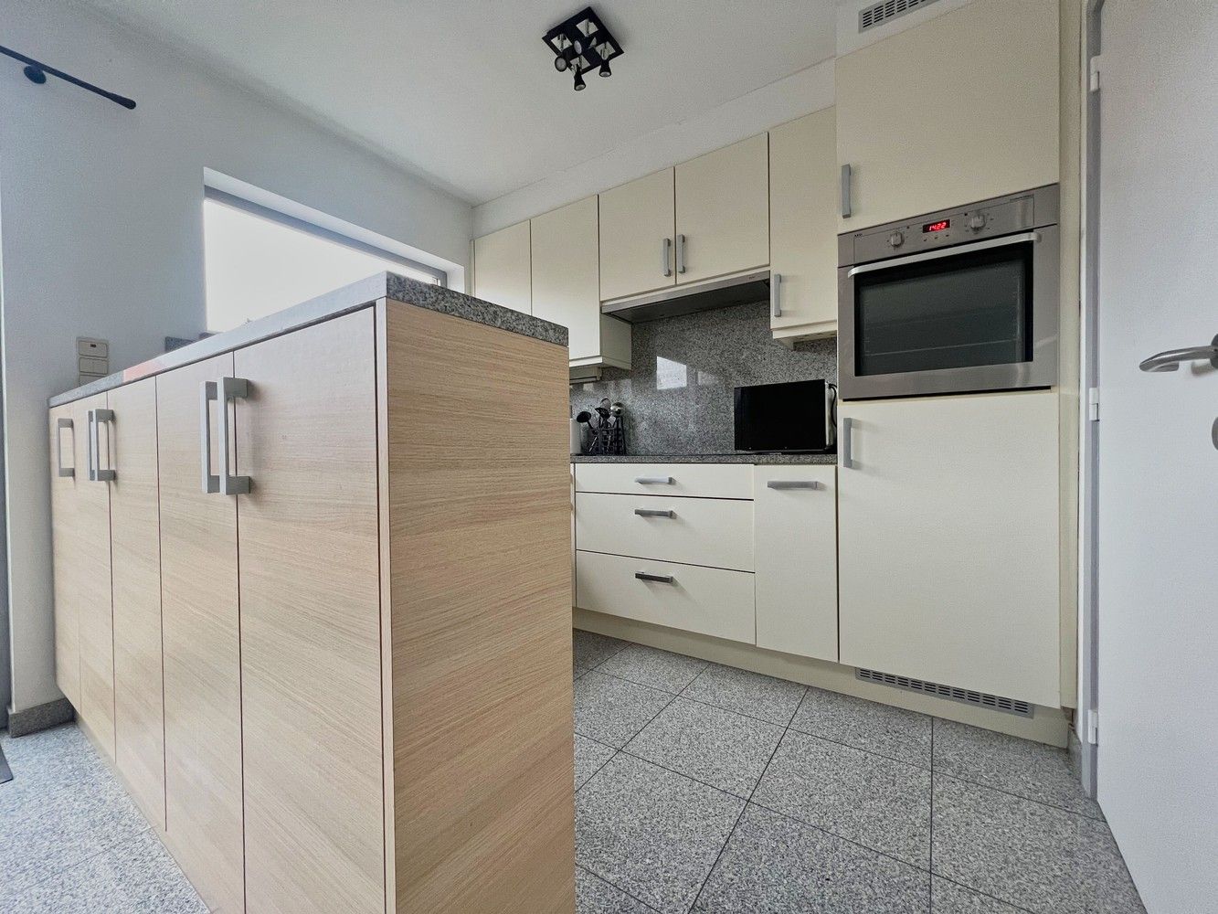 Lichtrijke gezinswoning met 3 slpks nabij centrum! foto 4