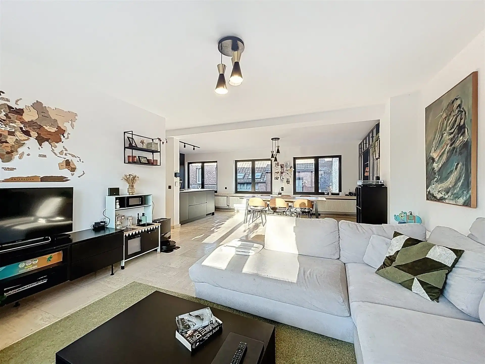 Instapklare ruime woning met grote garage op perceel van 359m² foto 5