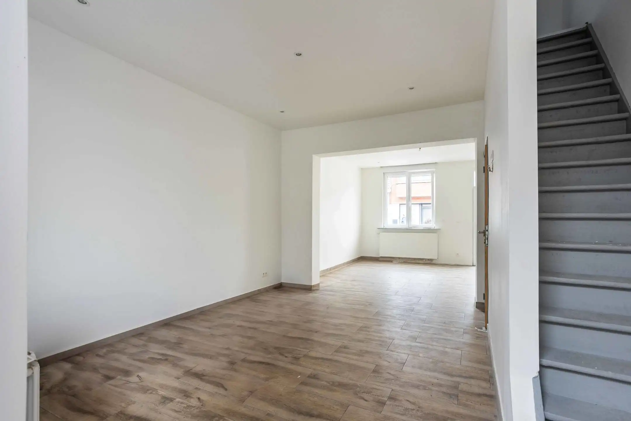 Gerenoveerde rijwoning met 3 slaapkamers en tuin. foto 6