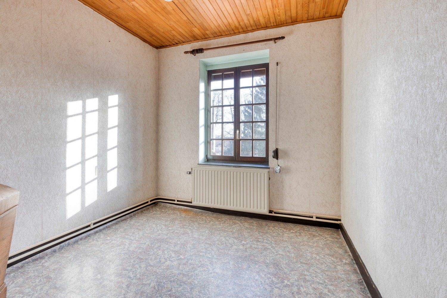 Te renoveren rijwoning met veel potentieel in hartje Genk foto 16