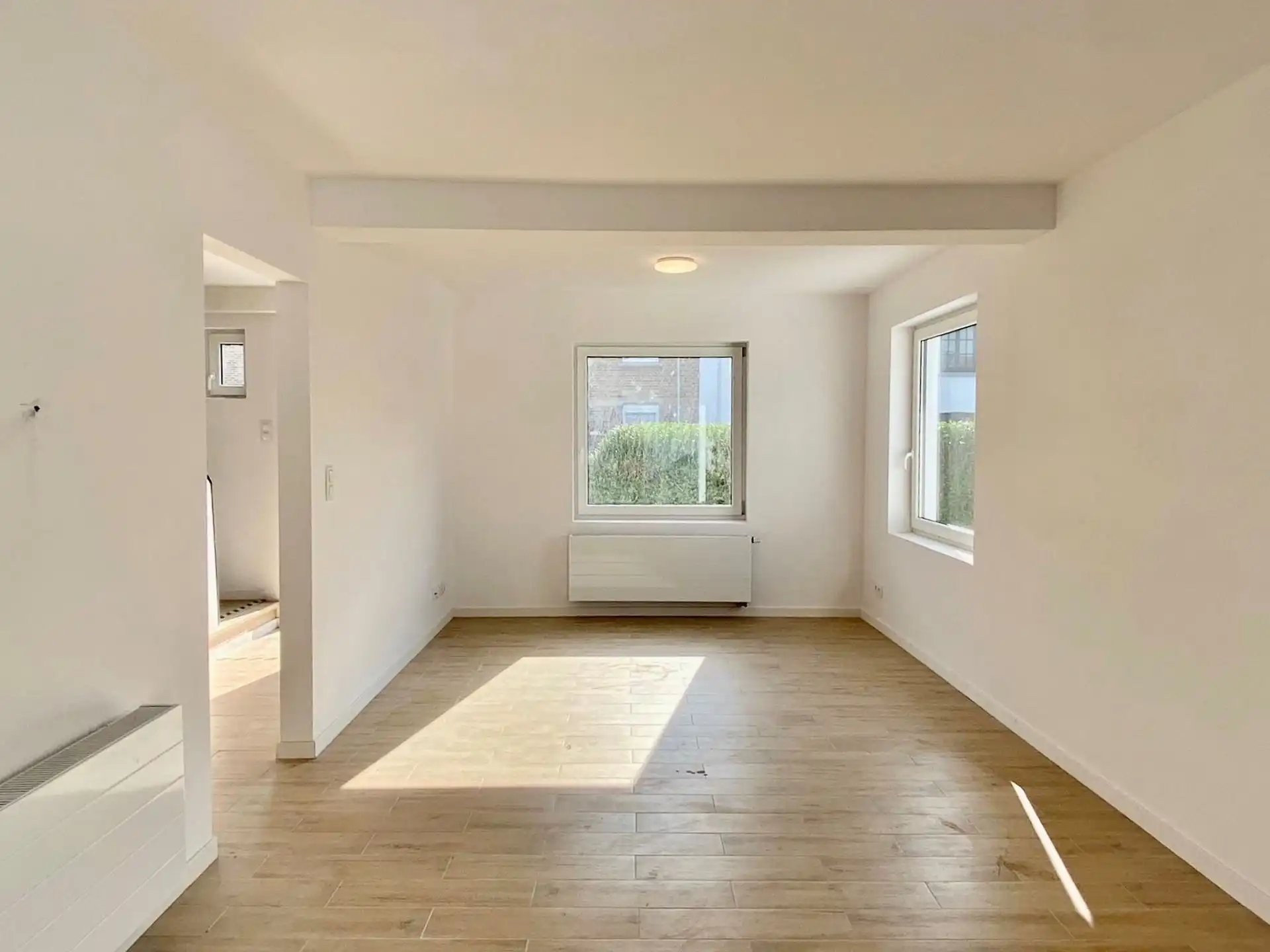VOLLEDIG GERENOVEERDE WONING met TERRAS en GARAGE! foto 5