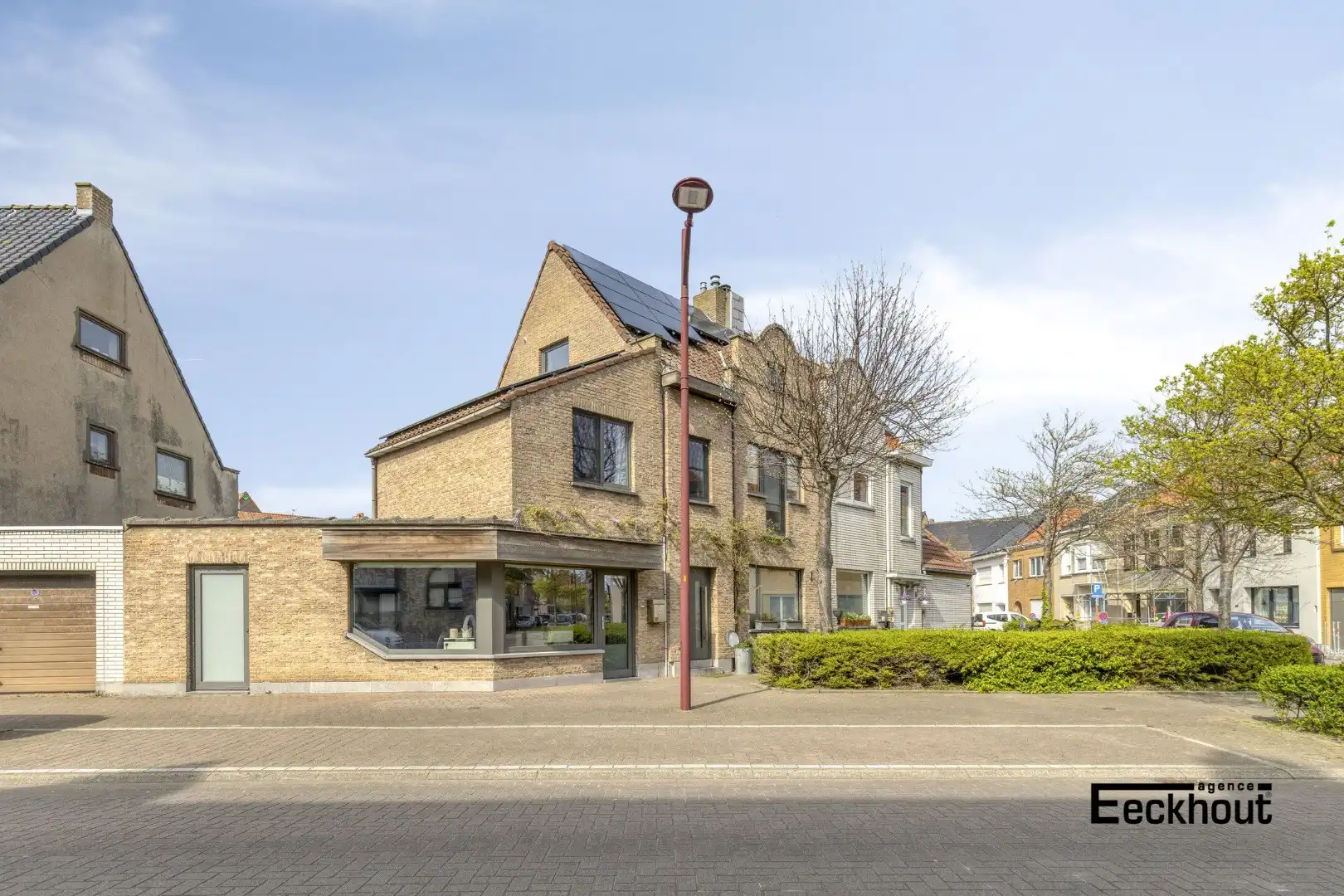 Instapklare woning met handelsruimte en met zonnige tuin! foto 2