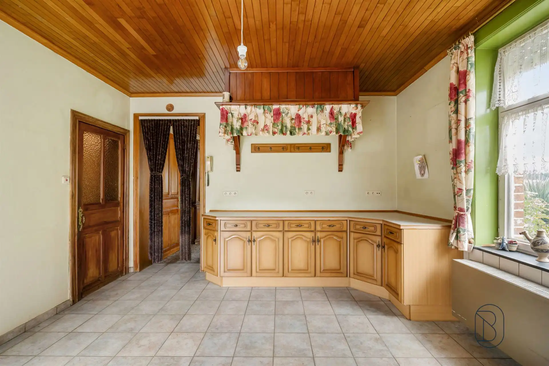 Charmante herenwoning met karakter en mooi potentieel! foto 13