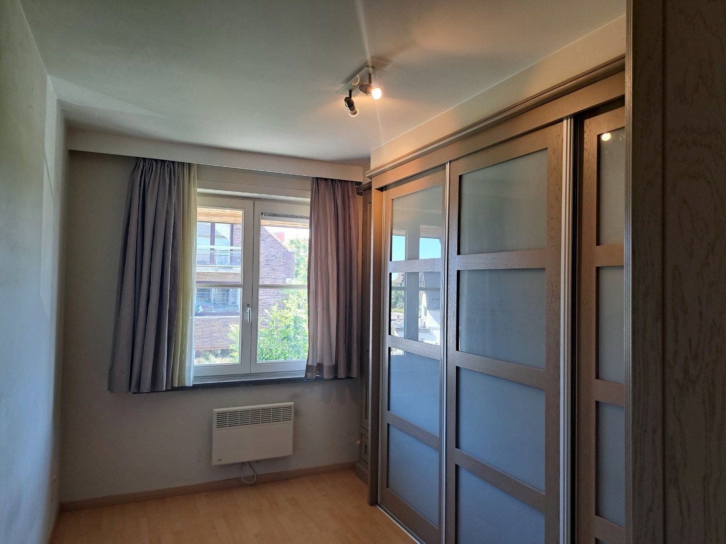 RUIM VERZORGD  HOEKAPPARTEMENT IN VILLA RESIDENTIE OP WANDELAFSTAND VAN HET STRAND  foto 7