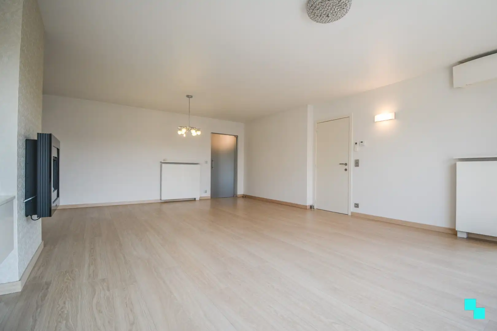 Gerenoveerd 3-slaapkamer appartement te Roeselare foto 2