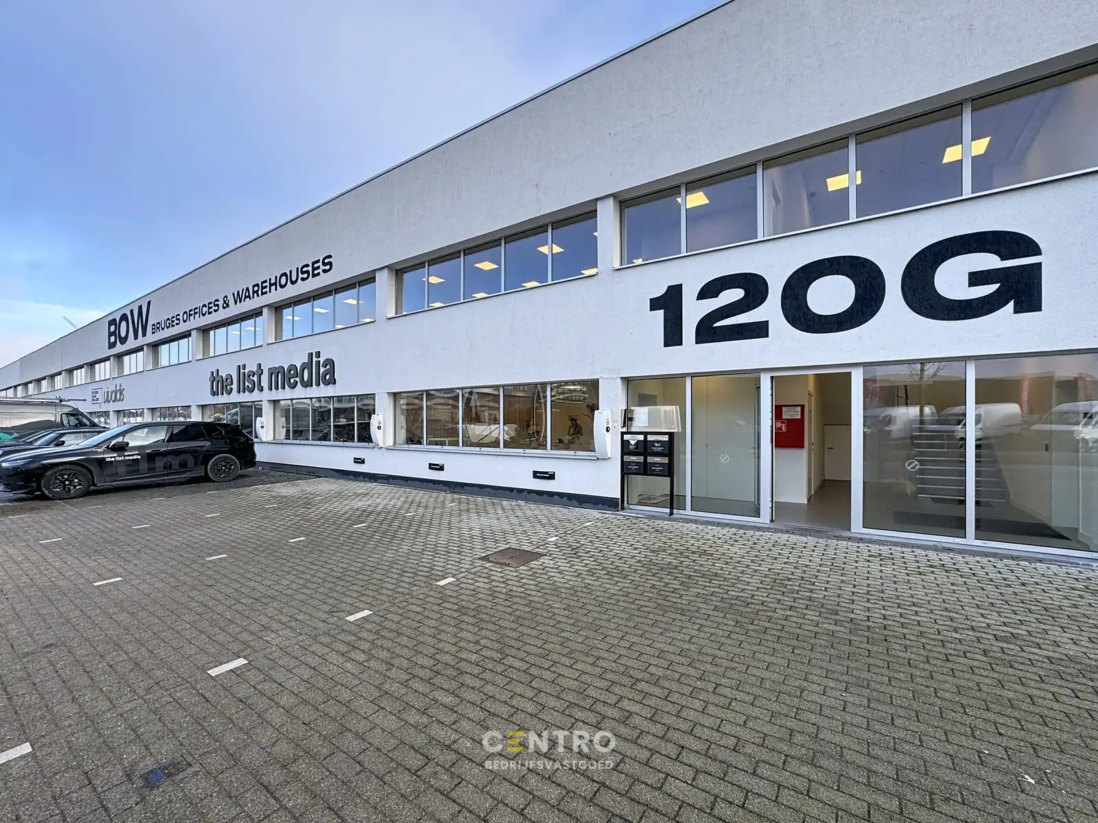 Kwalitatief afgewerkte KANTOORRUIMTE (268 m²) op de eerste verdieping met private parkeergelegenheid (inclusief laadpalen)! foto 15