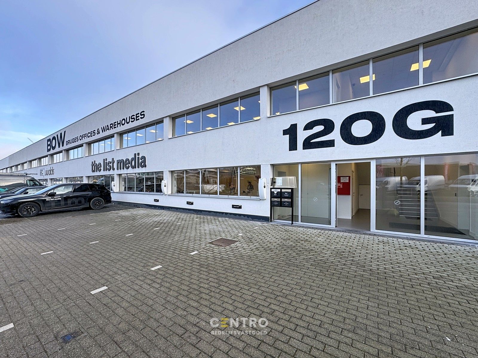 Kwalitatief afgewerkte KANTOORRUIMTE (268 m²) op de eerste verdieping met private parkeergelegenheid (inclusief laadpalen)! foto 15