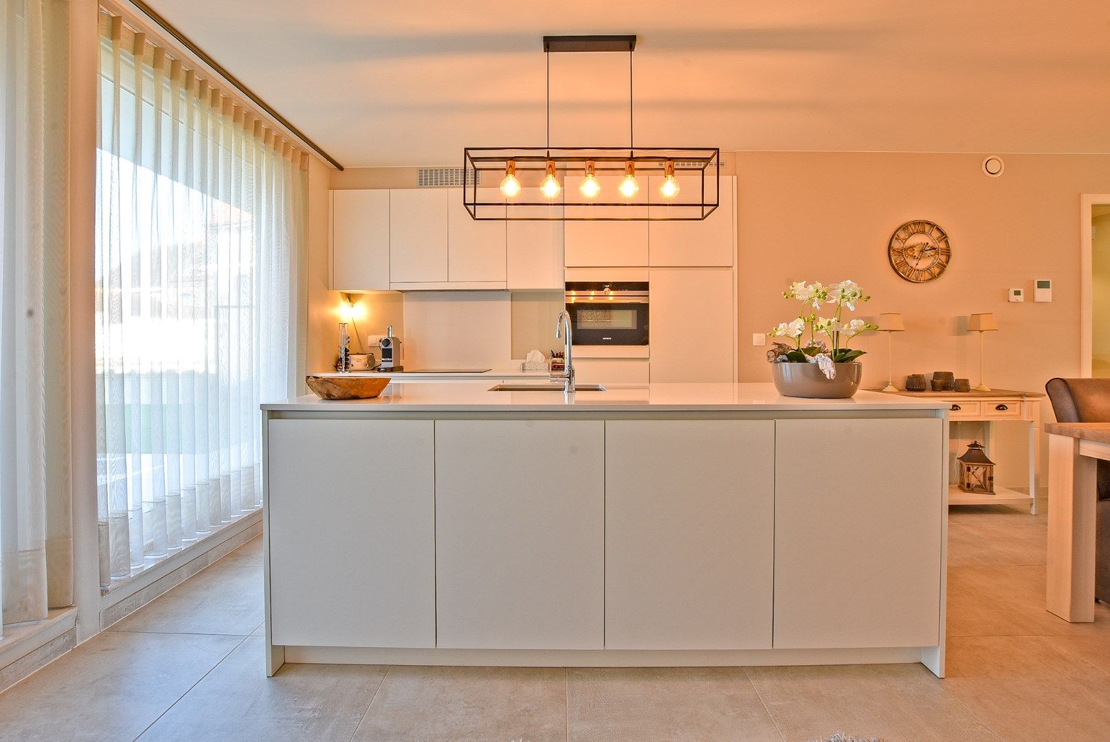Stijlvol gelijkvloers appartement (2017) met tuin en twee terrassen in Nieuwpoort-Stad foto 5