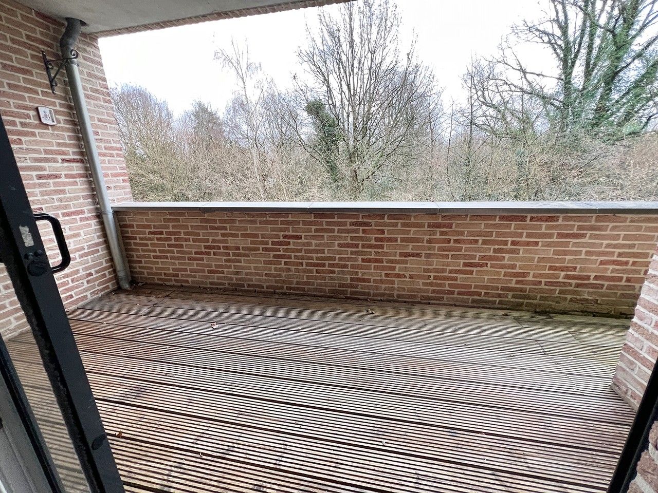 Ruim appartement met 2 slaapkamers, terras en dubbele ondergrondse garagebox foto 6