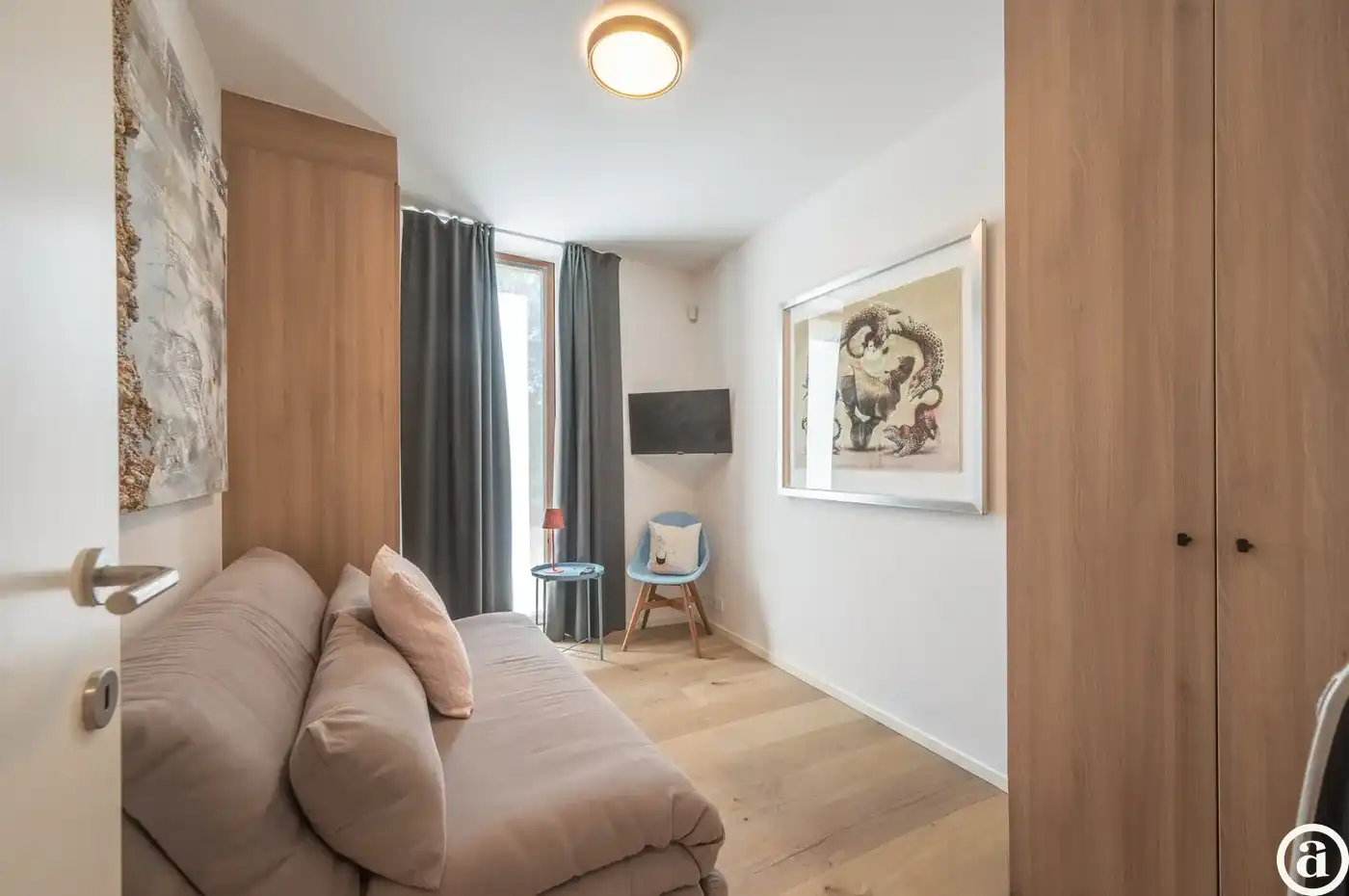Recente woning aan het karaktervolle Oosthoekplein.          foto 15
