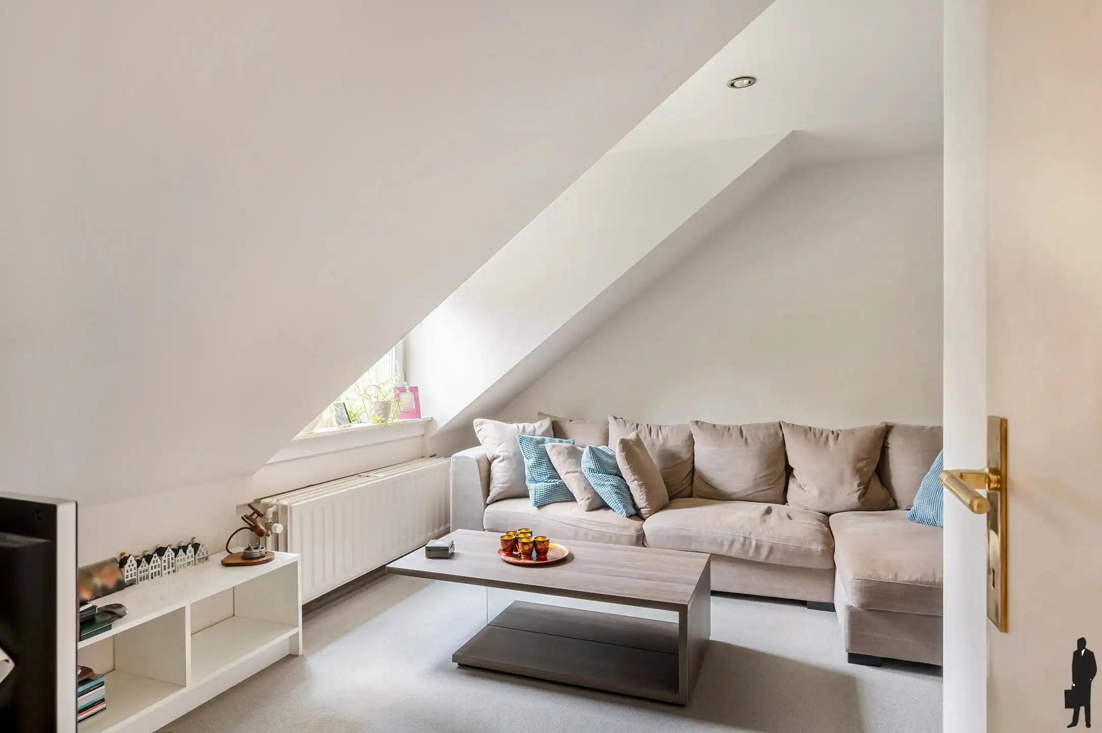 Statige villa gelegen op een prachtig perceel van ca. 1816m² in een rustige, groene residentiële omgeving.  foto 13
