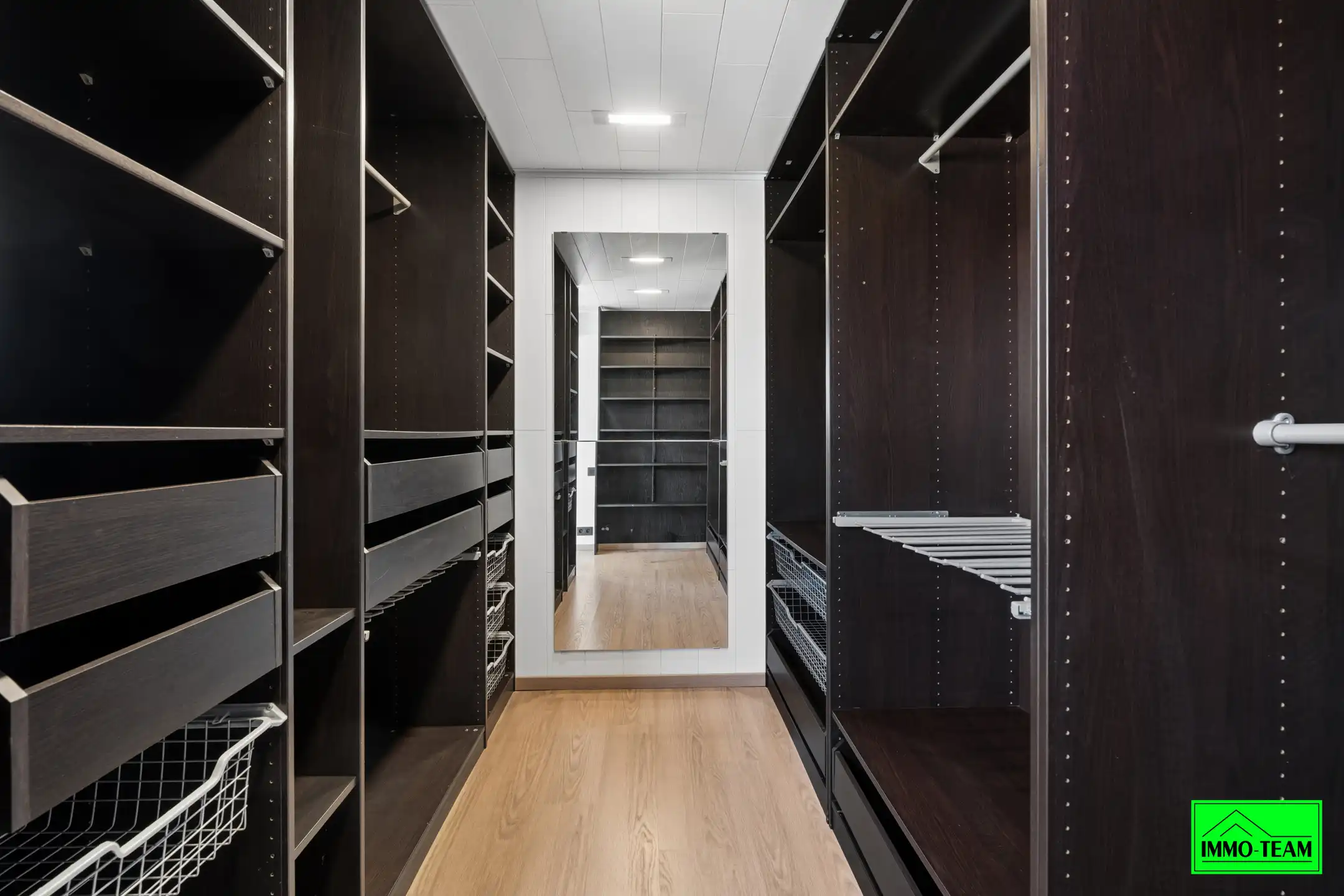 Instapklare gezinswoning met luxe afwerking in Denderleeuw.  foto 17