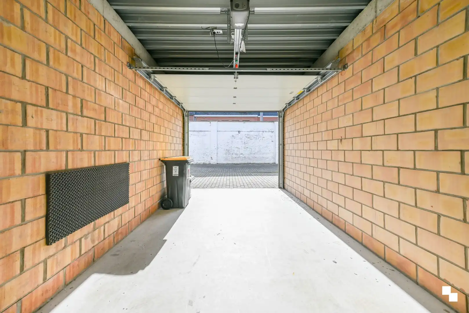 Ruim appartement met drie slaapkamers & garagebox foto 29