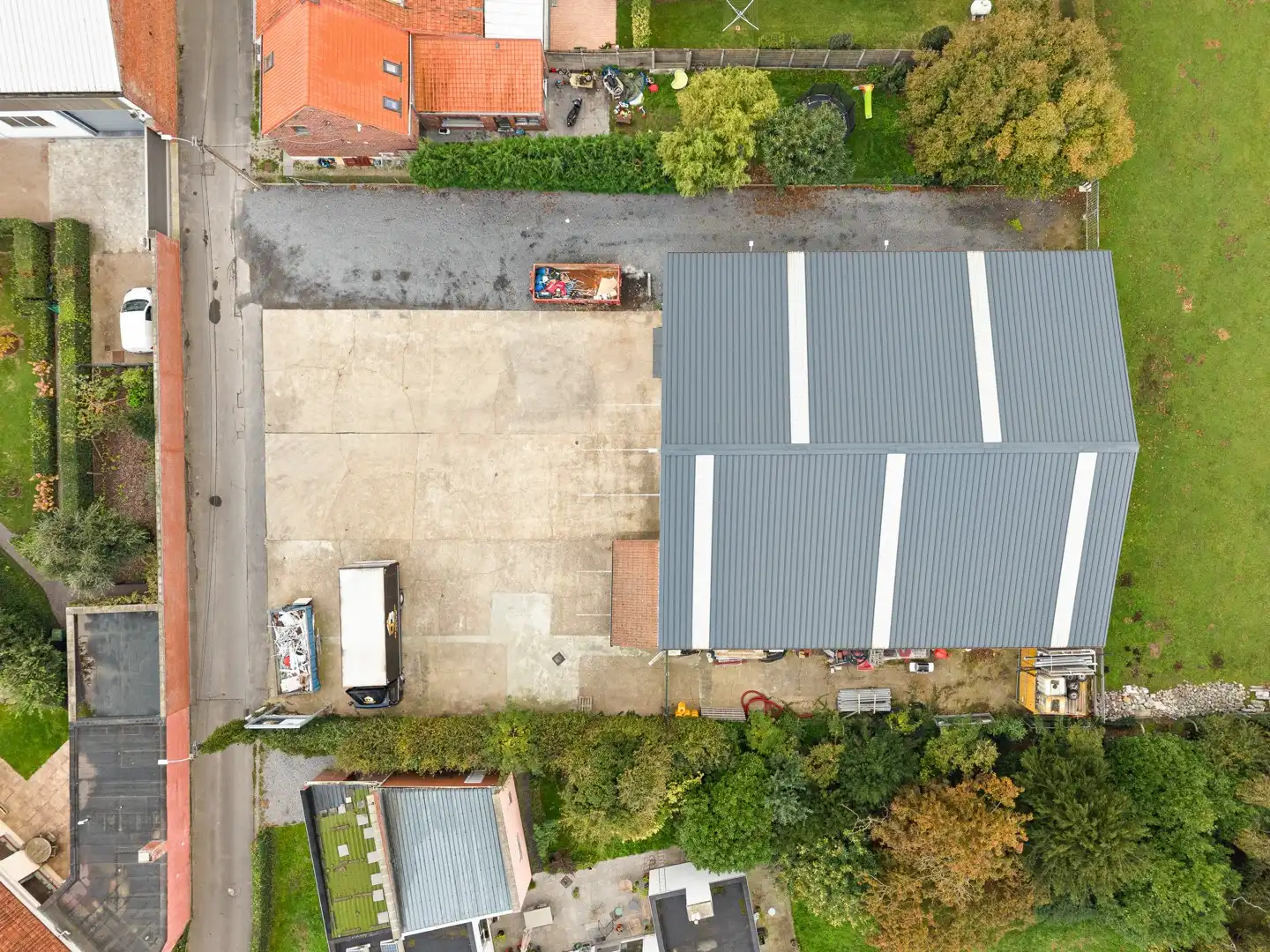 Vernieuwd magazijn (ca. 570m²) op een ruim perceel van 1608m² - Kortemark foto 3