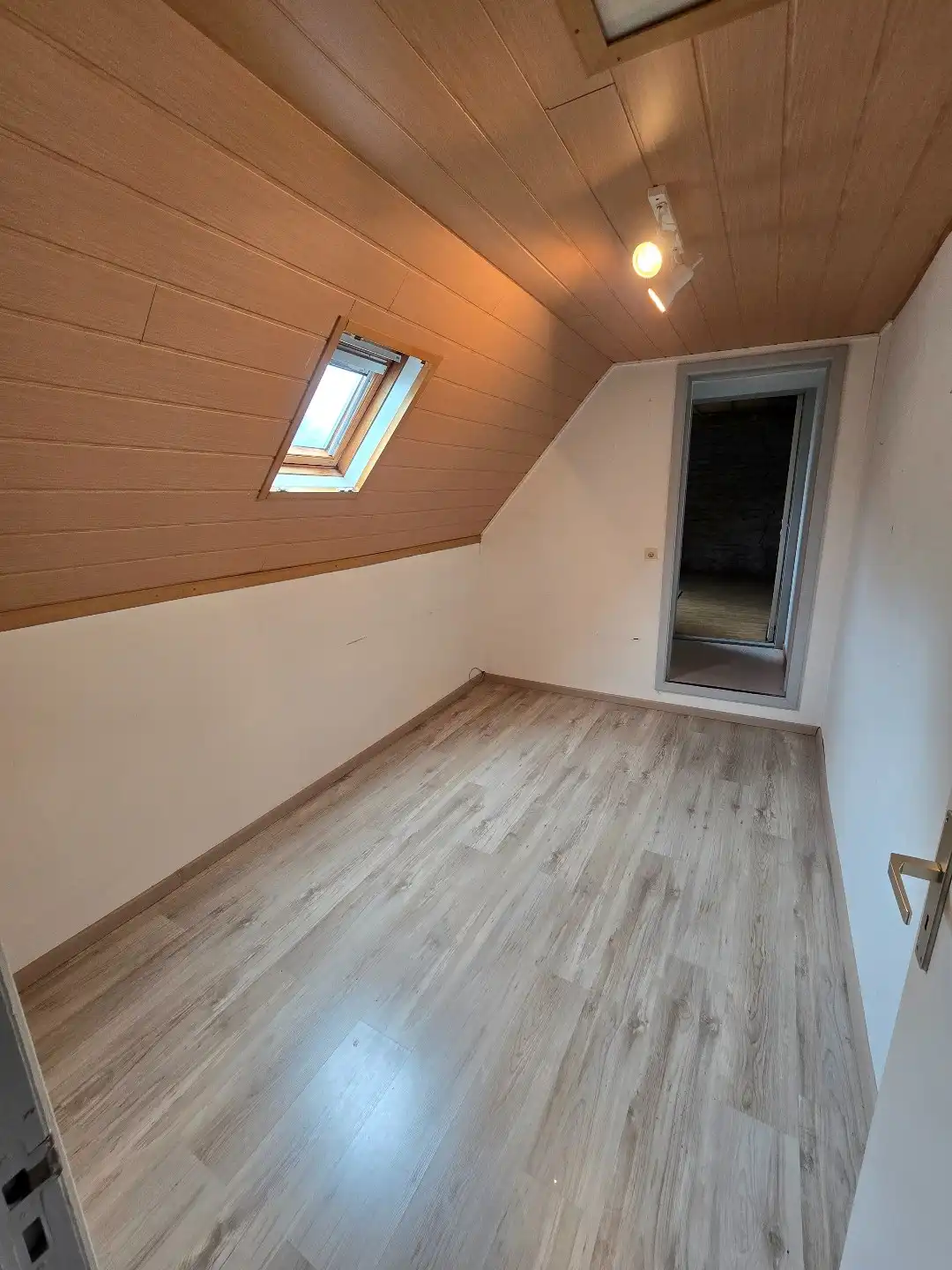Te renoveren woning met 4 slpk's + loods te Wulpen foto 10