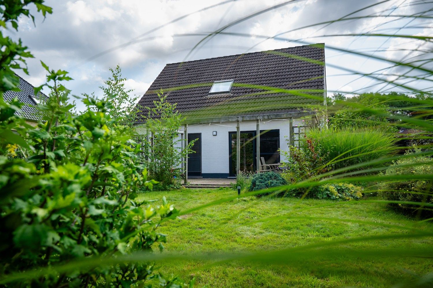 Vrijstaande woning, volledig vernieuwd, gelegen in een zeer rustige straat met prachtig groen verzicht foto 9