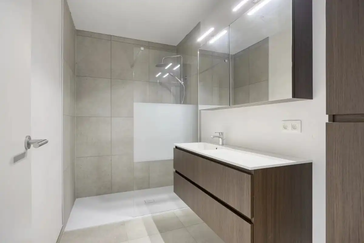 PRACHTIG NIEUWBOUWAPPARTEMENT MET 2 SLPK'S IN CENTRUM HASSELT foto 20