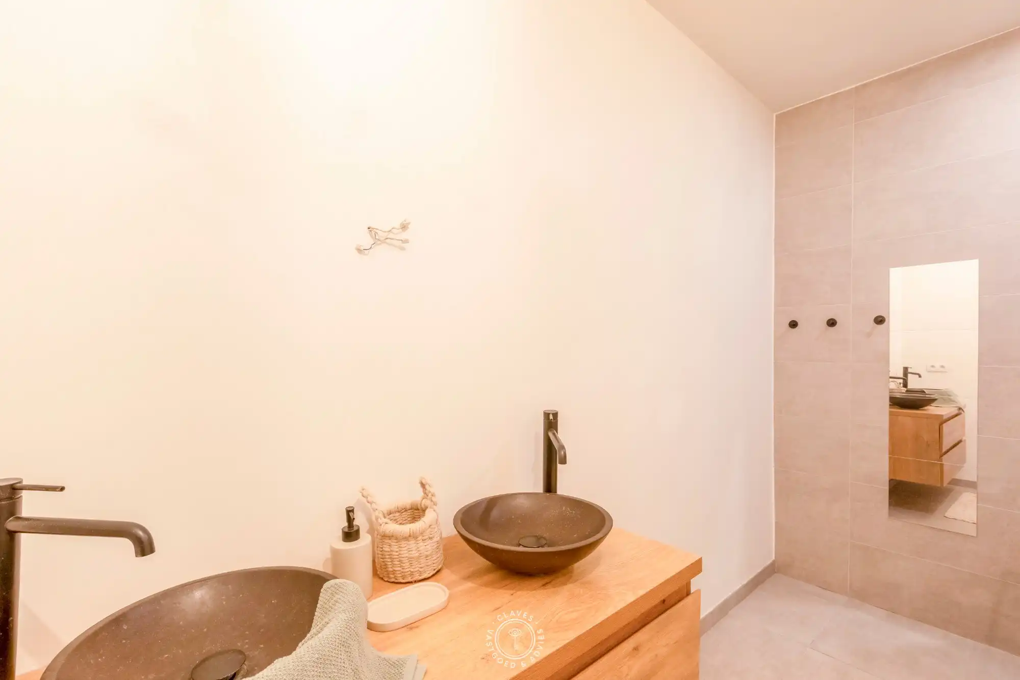 Zeer interessant en recent appartement met tuintje foto 13