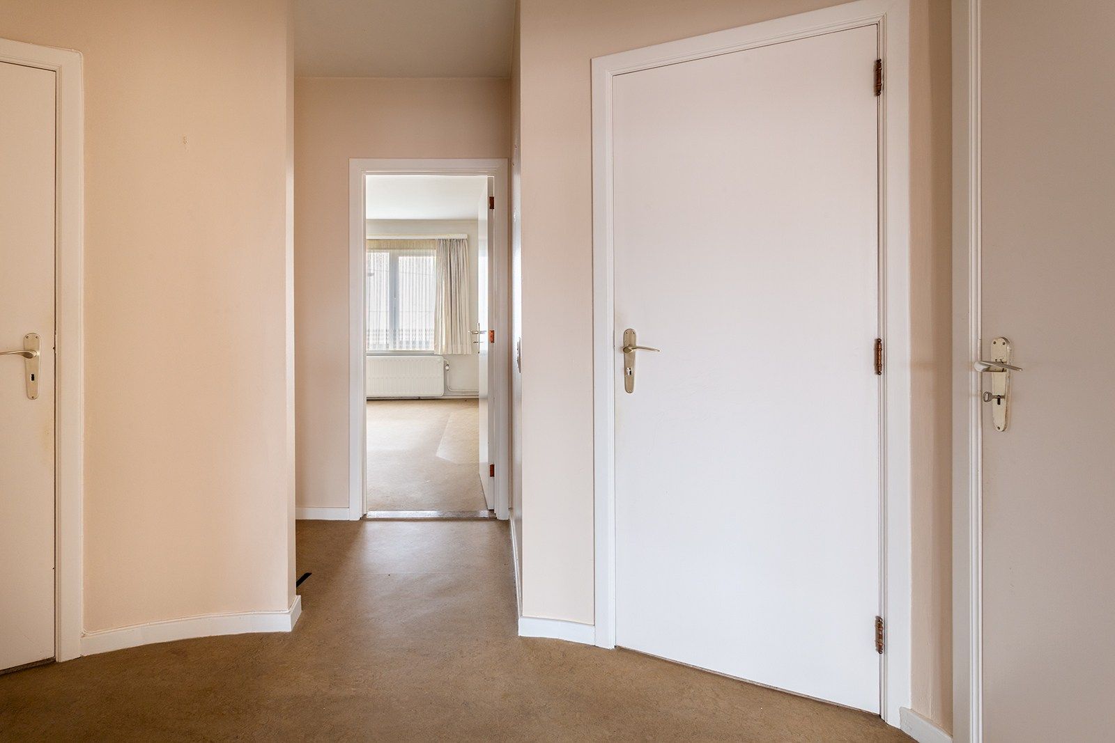 Ruim, licht appartement met 2 slaapkamers en terras foto 16