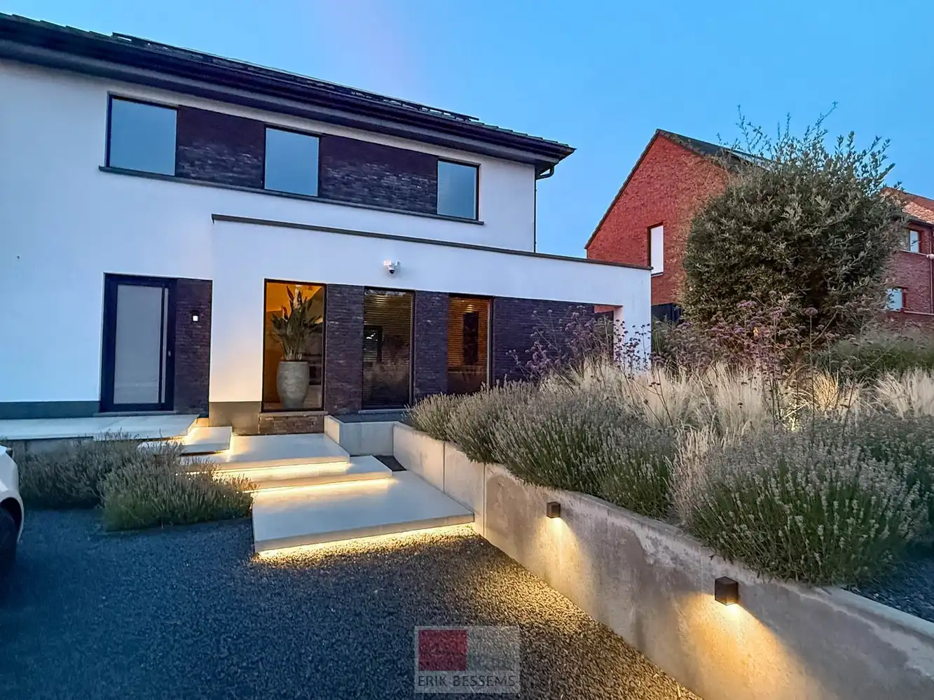 Op een royaal perceel van circa 910 m² ligt deze moderne en energiezuinige woning van circa 177 m² bewoonbare oppervlakte, met een weids panorama over het Limburgse Heuvelland. foto 49