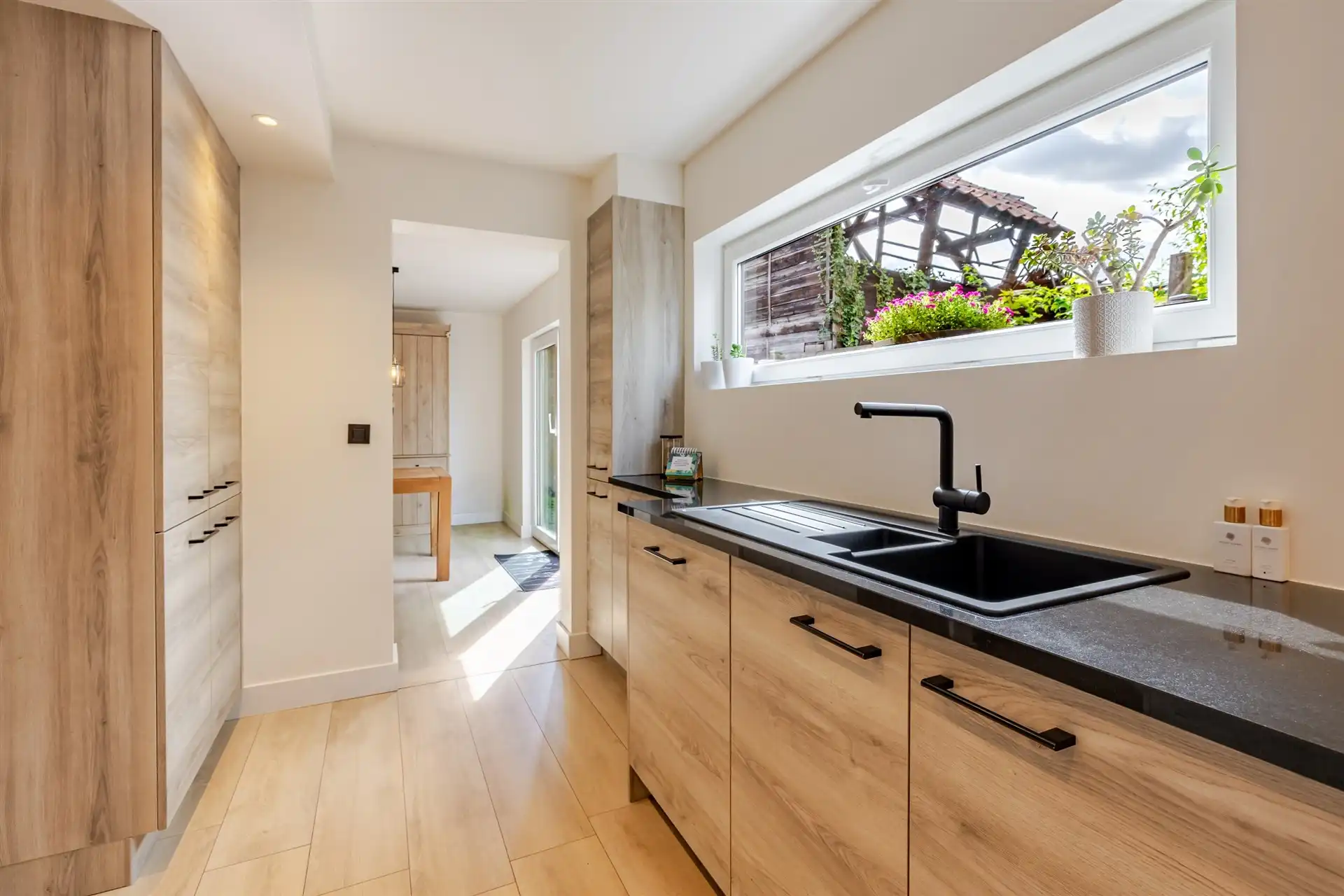Instapklare halfopen woning met parking, Beveren - 2 slp foto 9
