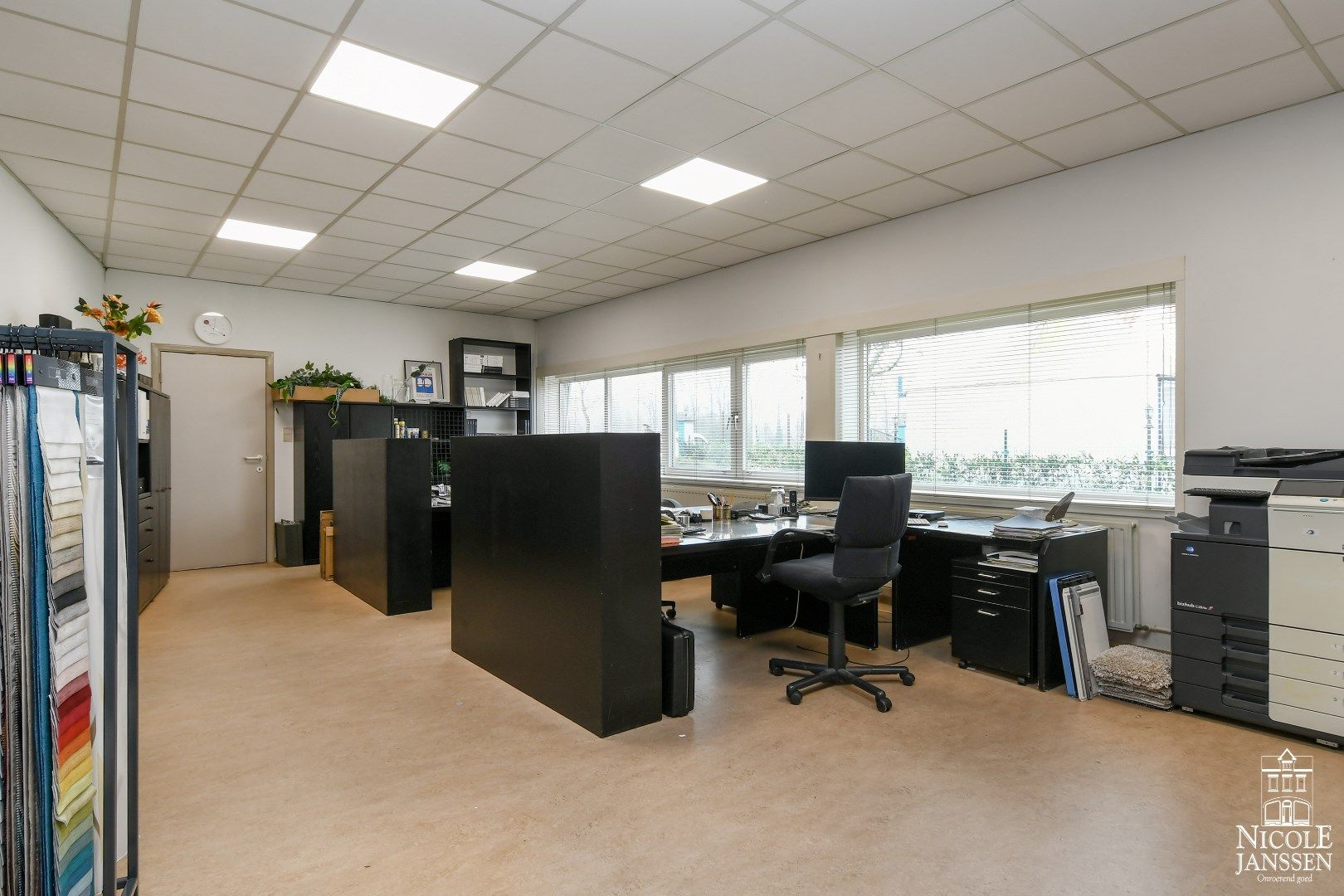 Ruim en luchtig handelspand van ca. 1050m² foto 20