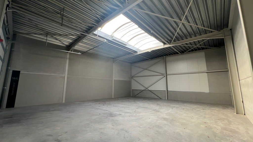 Showroom met opslagruimte te koop in Tielt foto 5