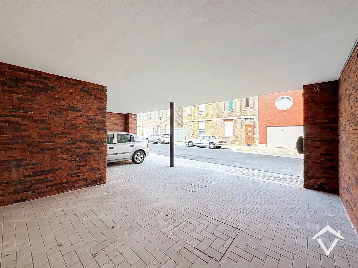 Centraal gelegen nieuwbouwwoning met 3 slaapkamers, tuin en overdekte autostaanplaats foto 3