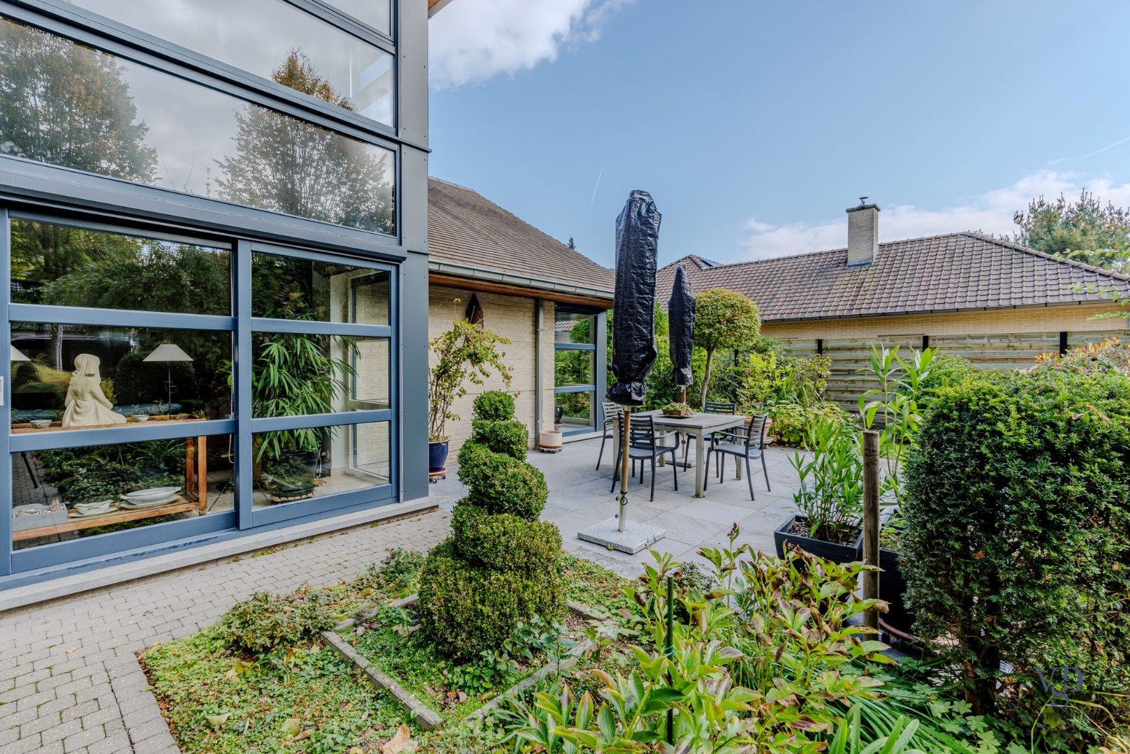 Tijdloze villa in 't groen.  foto 48