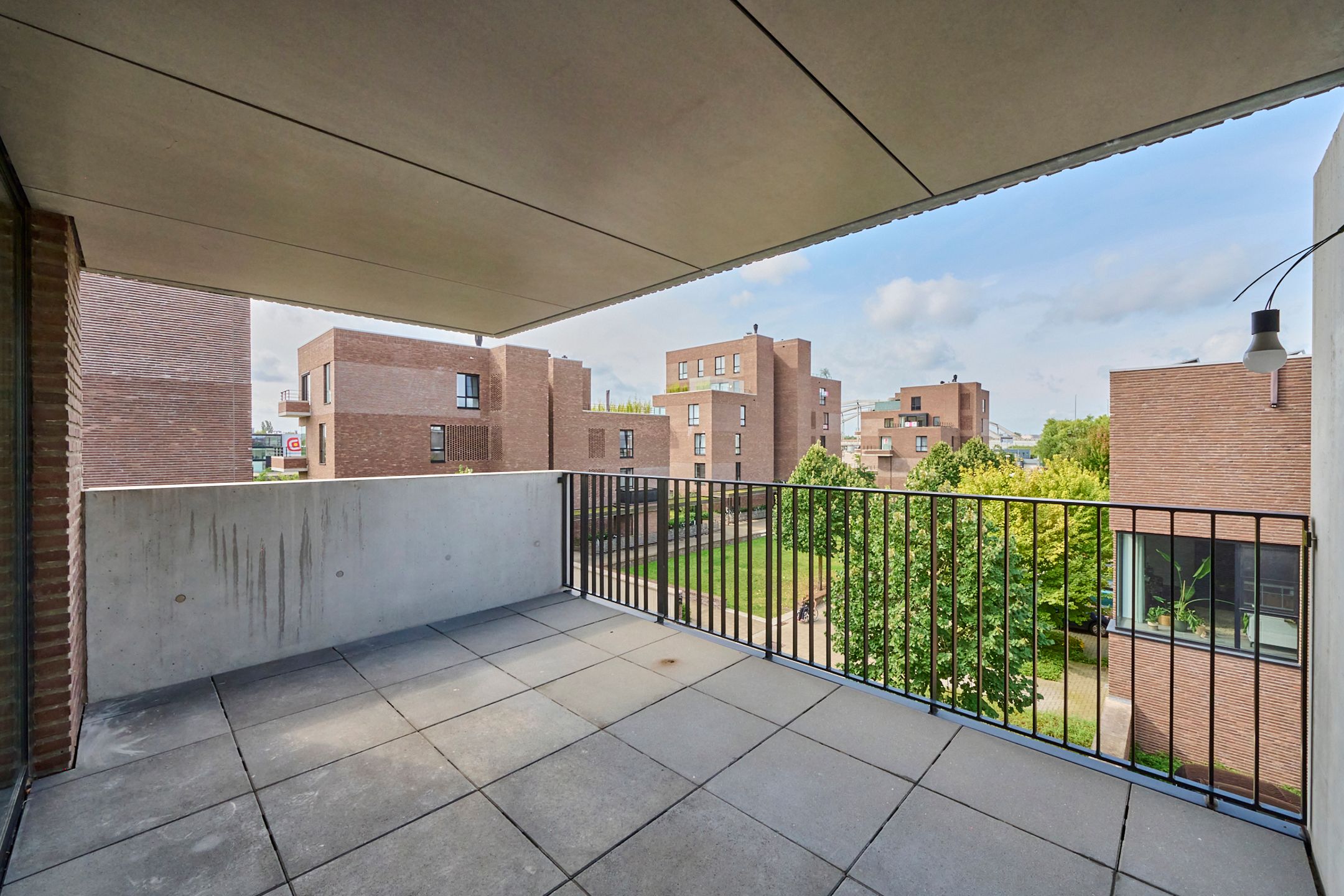 Hoogwaardig afgewerkt appartement met maatmeubilair foto 10