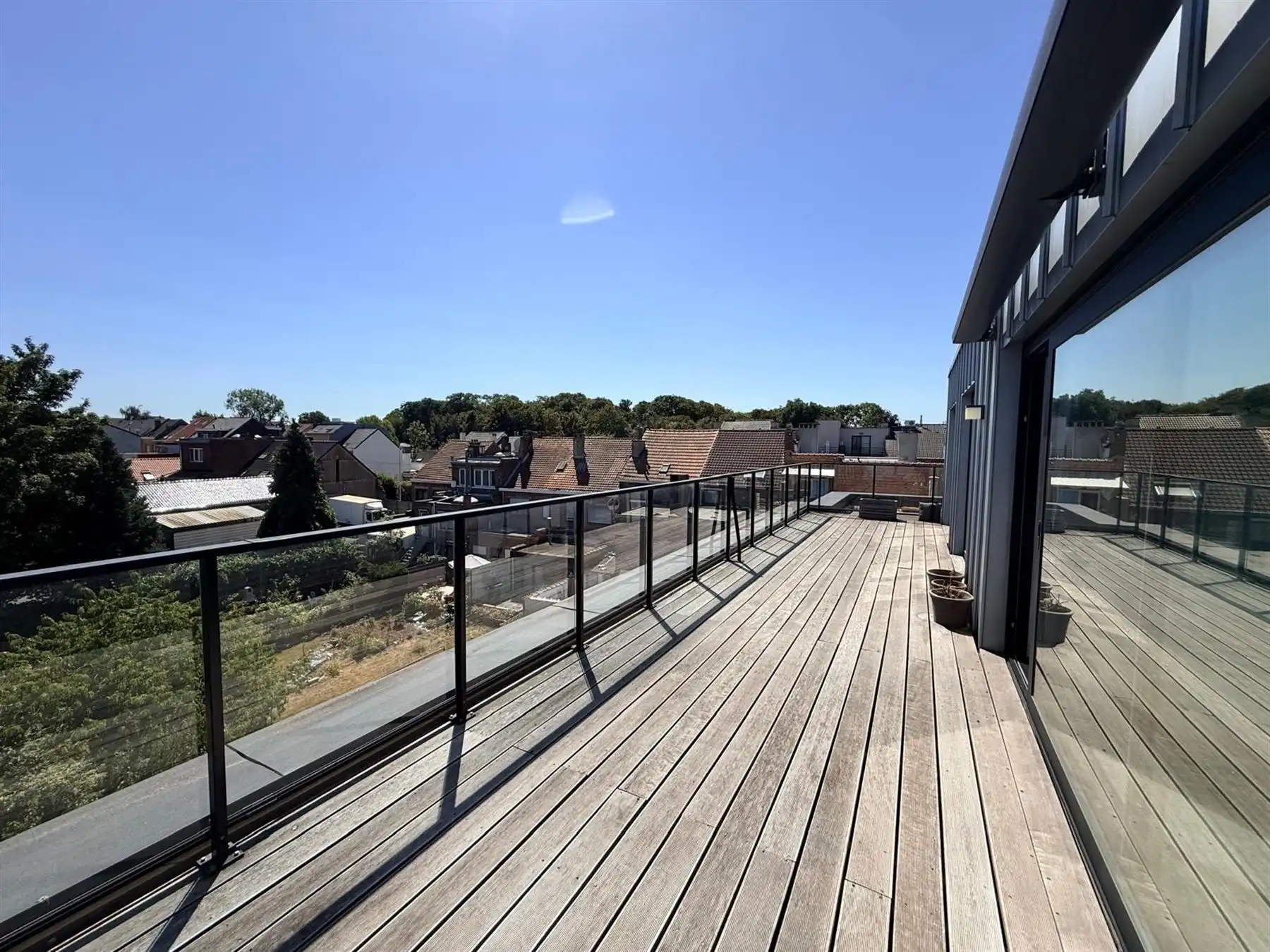 INSTAPKLAAR APPARTEMENT INCLUSIEF ONDERGRONDSE STAANPLAATS foto 3
