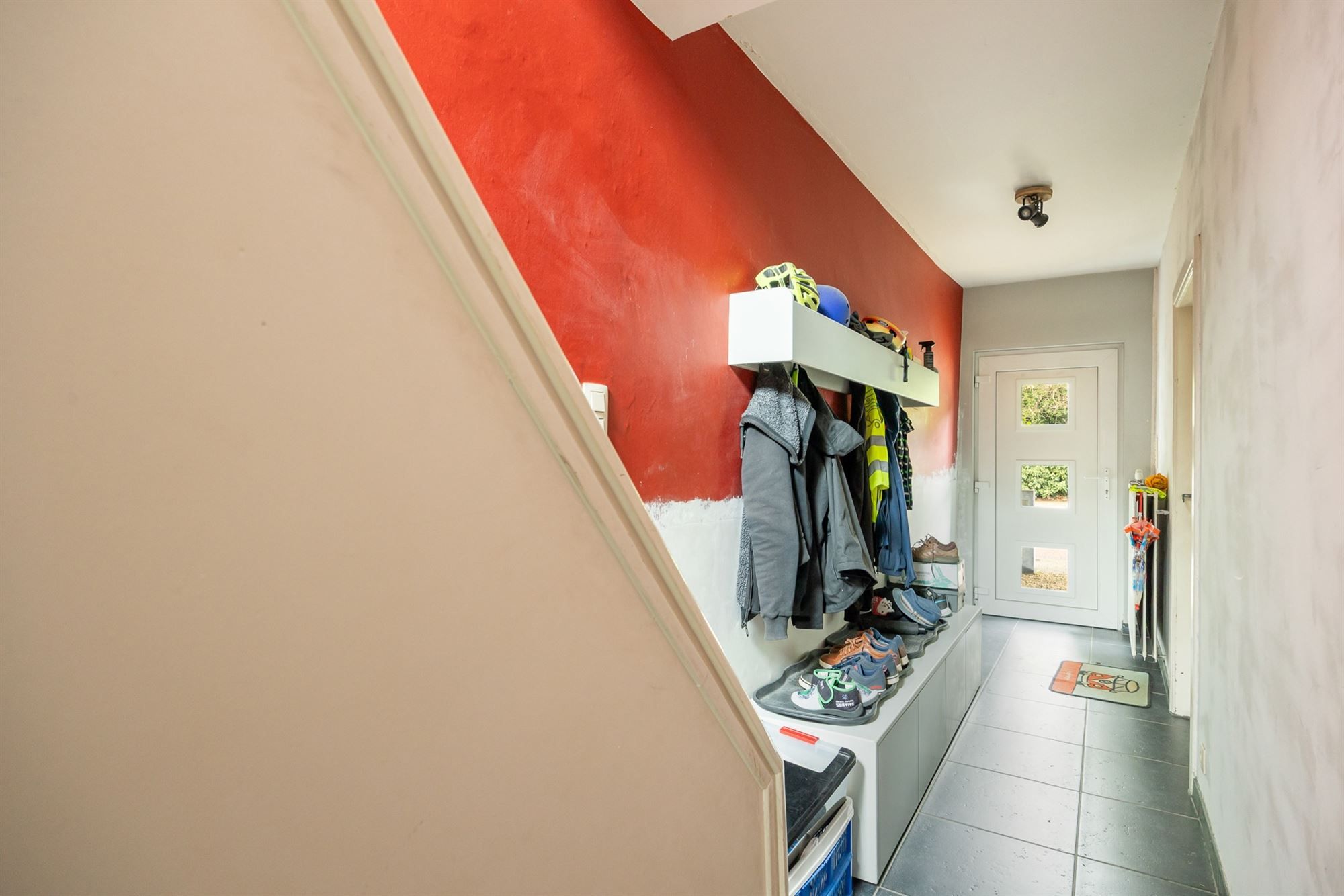 Instapklare woning met ruime tuin op gunstige locatie foto 5
