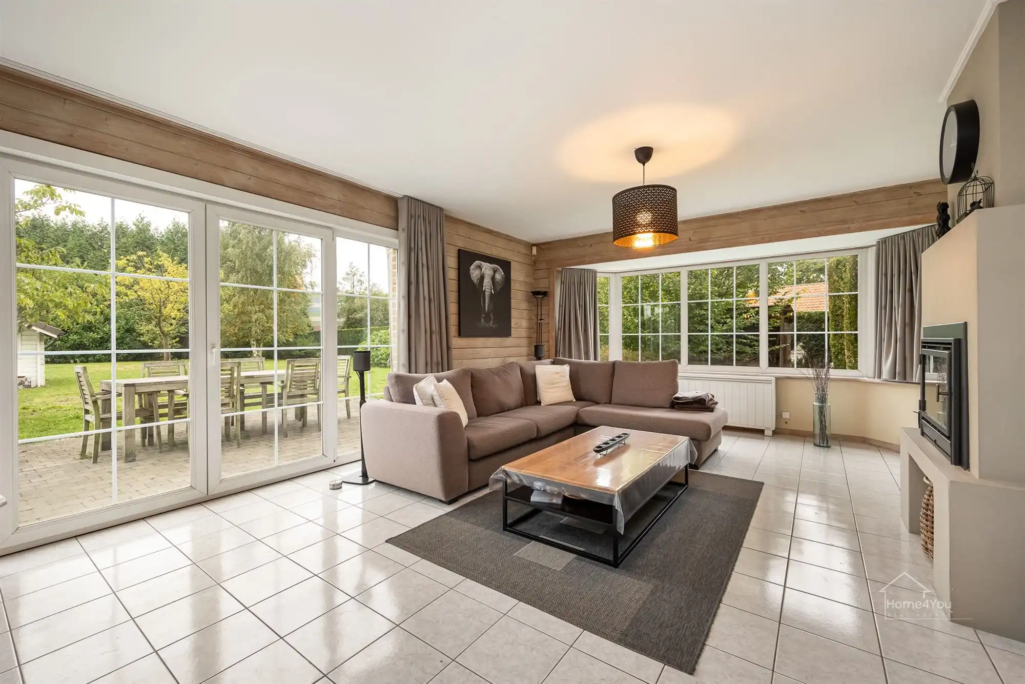 Vrijstaande woning op ruim perceel foto 4