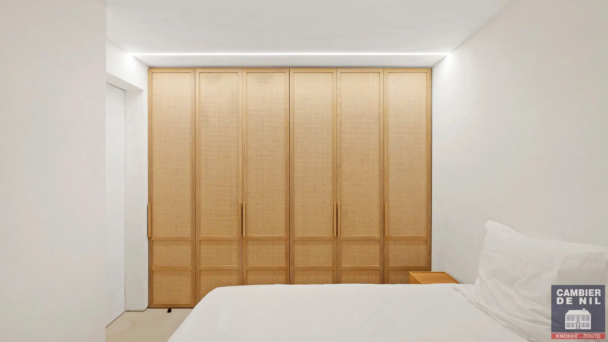 Schitterend gerenoveerd en gemeubeld appartement met fantastisch zicht over de Approach en Minigolf van het Zoute foto 14