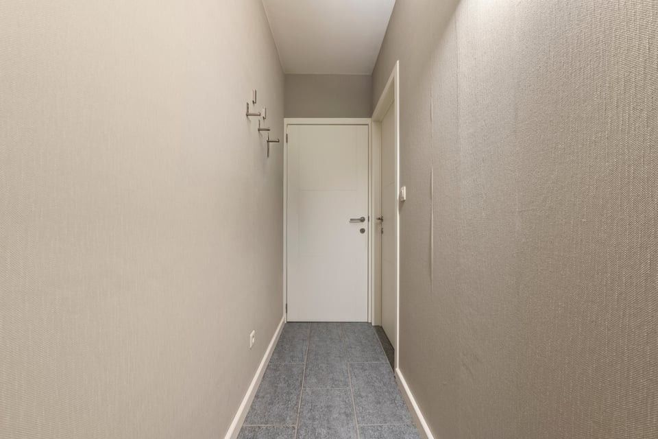 INSTAPKLARE HALFOPEN BEBOUWING MET ZONNEPANELEN EN TERRAS IN TONGEREN foto 26