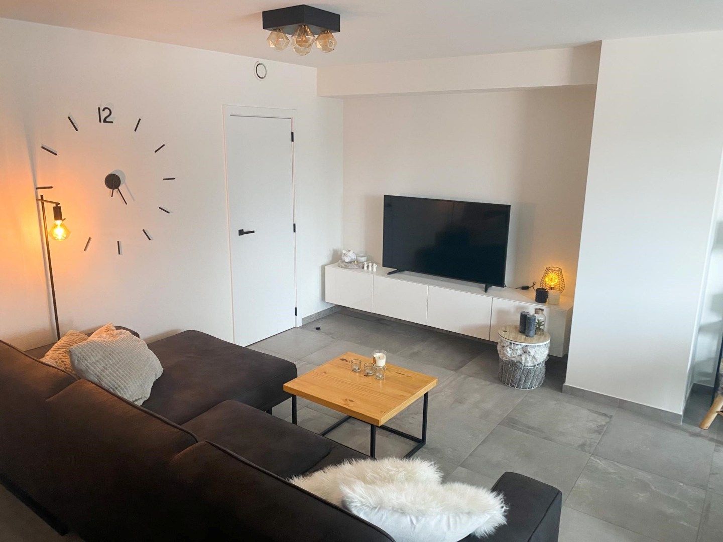 Recent, trendy gemeubeld appartement te Heppen (Leopoldsburg) foto 2