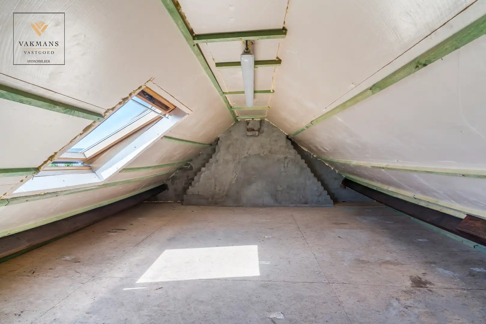 Ruime gezinswoning met 4 slaapkamers, tuin en eigen parkeerplaats. foto 25