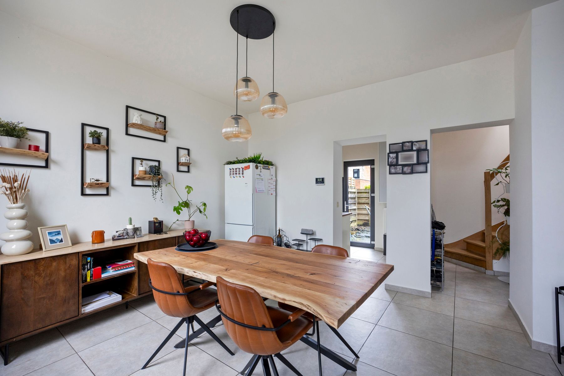 Instapklare starterswoning met parkeerplaats en hobbyruimte foto 2