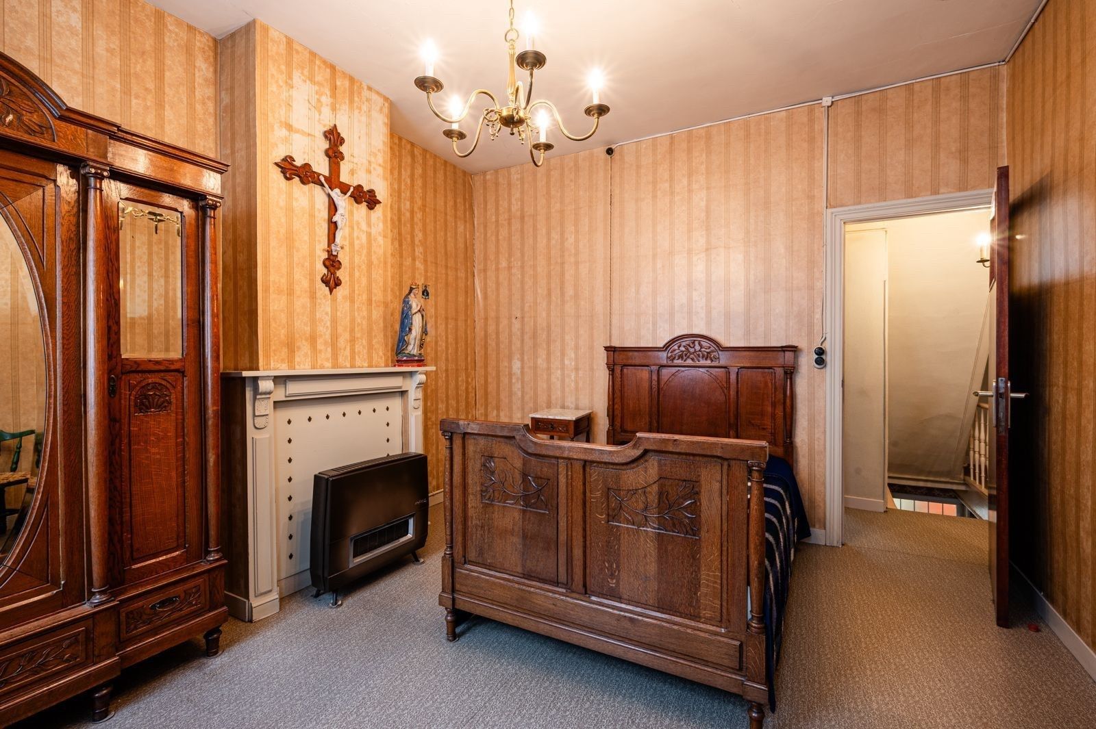 Ruime, te renoveren woning in het centrum van Eeklo foto 11