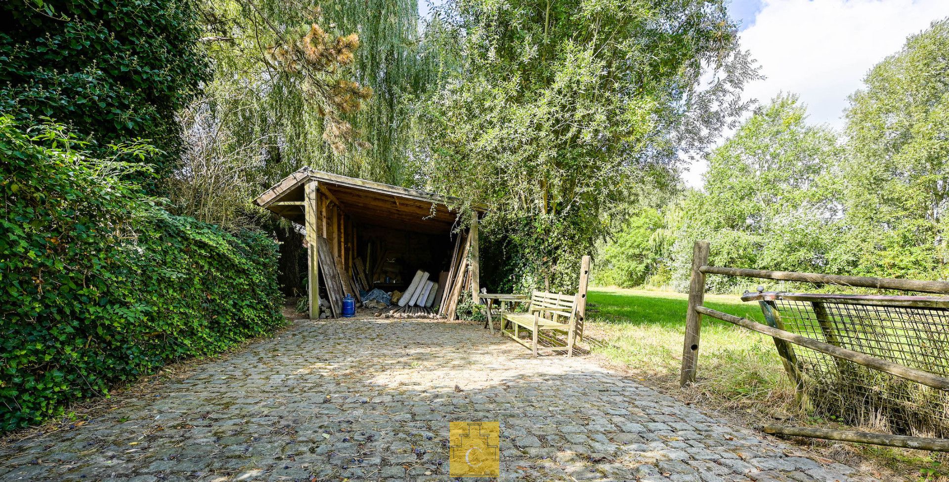 sfeervol landhuis met schuur, garage, zwemvijver en poolhouse, 3 paardenstallen, akkerland en weiland. Idyllische locatie te Torhout (Sint-Henricus), 2,55 ha foto 7