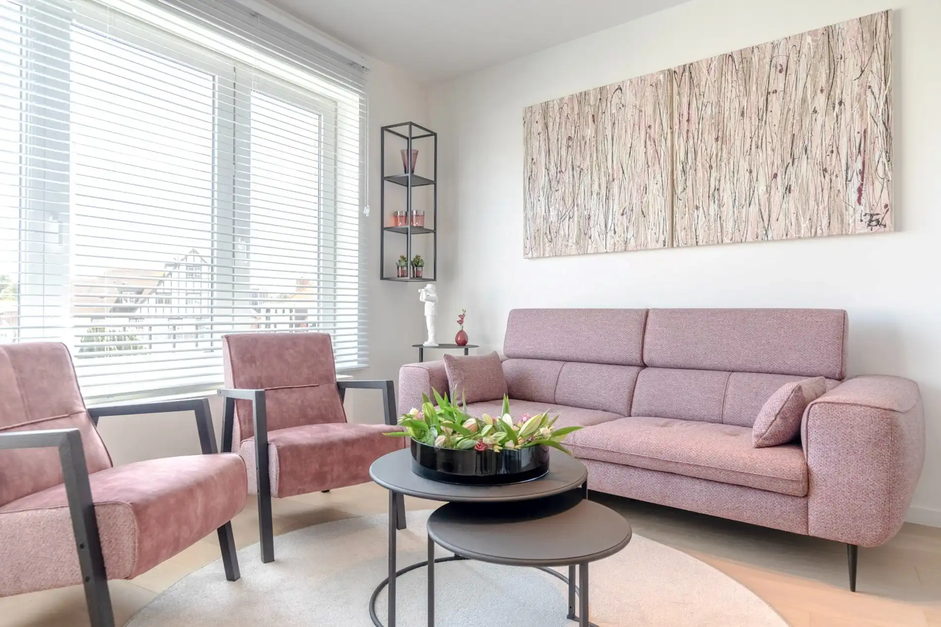 Rustig gelegen volledig gerenoveerd appartement met een open zicht over de villa's. foto 7