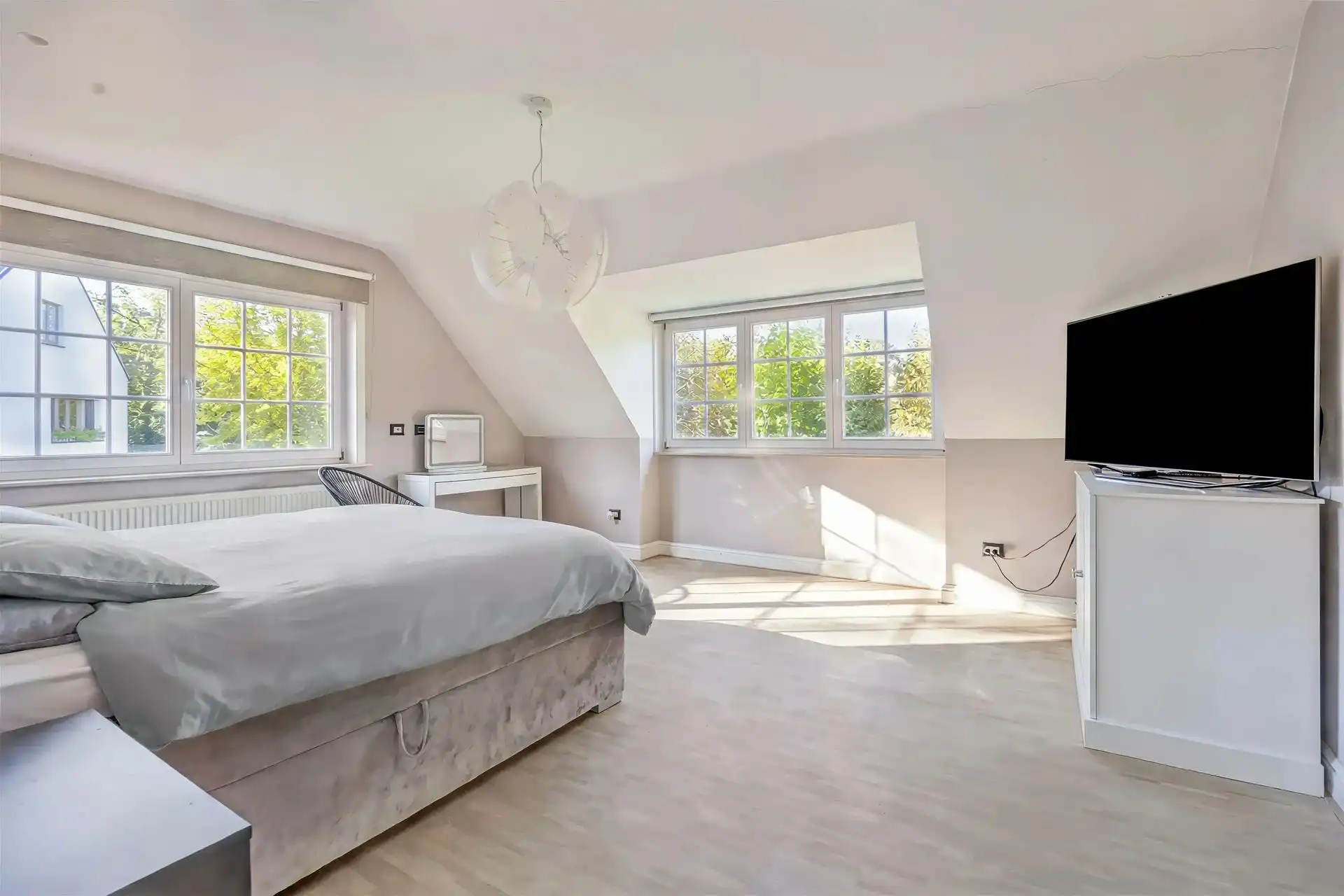 Prachtig gerenoveerde villa met 4 à 5 slpks en zwembad te Schilde foto 18